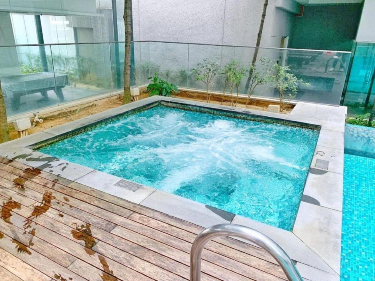 Mercu Summer Suites Klcc By Tasrifa Kuala Lumpur Exterior photo